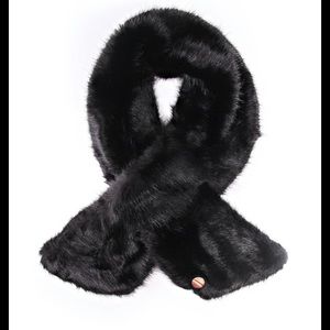 NWT Ted Baker Faux Fur Athennaa scarf